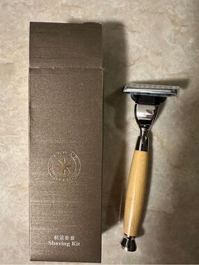 BVLGARI Hotels & Resorts Natural Wood Shaving Kit New in gift box